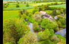 Deux maisons de charme, une grange, un étang sur 1,30 Hectares à la campagne